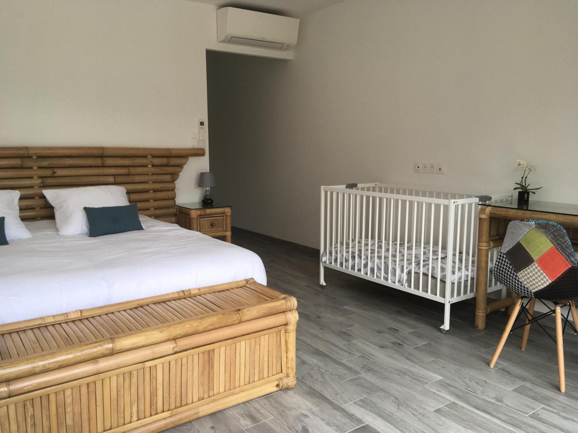 Bed and Breakfast Domaine Des Bois Argentes Saugirard Pokoj fotografie
